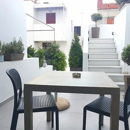 בית הארחה Margaret Of Naxos 4*
